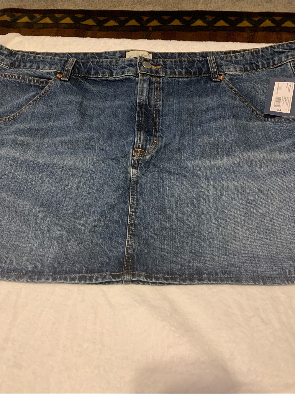 Universal Threads plus size NEW Blue Denim Skirt Size 24 Pockets Zip-Front Cute